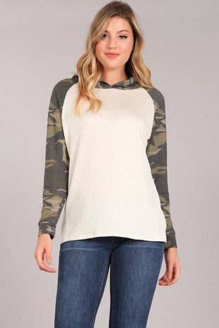 CAMO CONTRAST LONG SLEEVE HOODED TOP